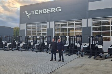 Terberg Kinglifter levert 9 nieuwe Kinglifters aan D......